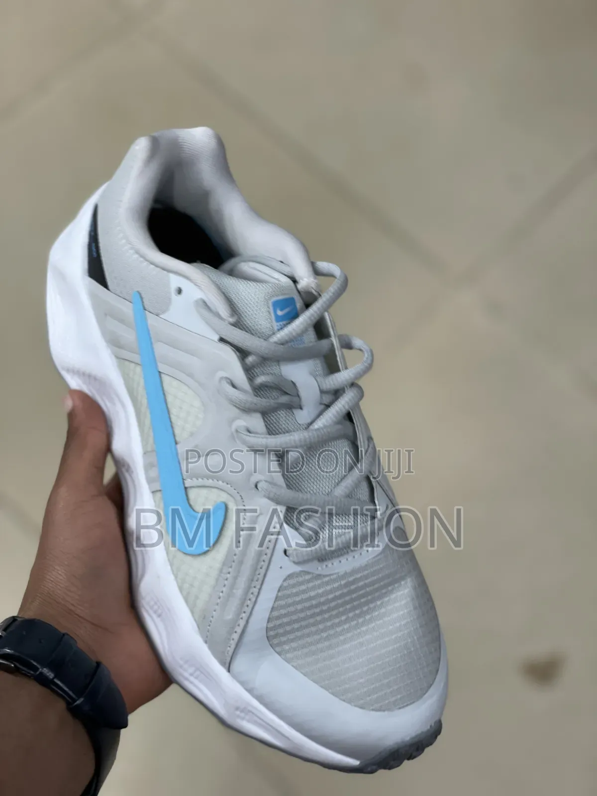 Nike Motiva Light Grey Sneakers