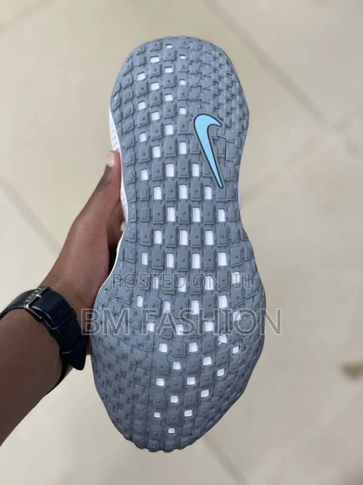 Nike Motiva Light Grey Sneakers