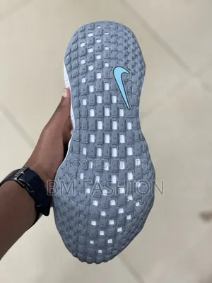 Nike Motiva Light Grey Sneakers