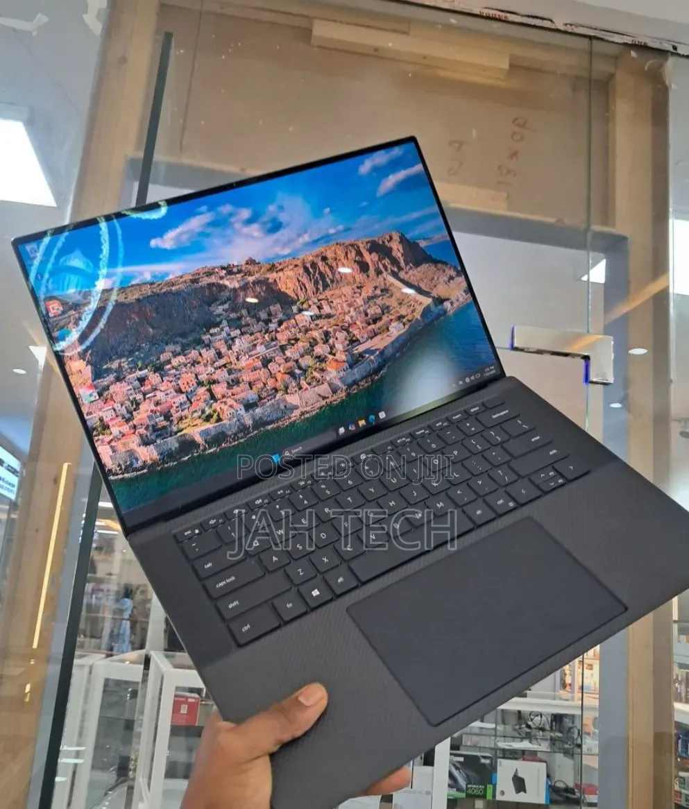 New Laptop Dell Precision 5550 16GB Intel Core i7 SSD 512GB