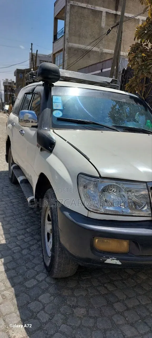 Toyota Land Cruiser 2006 White