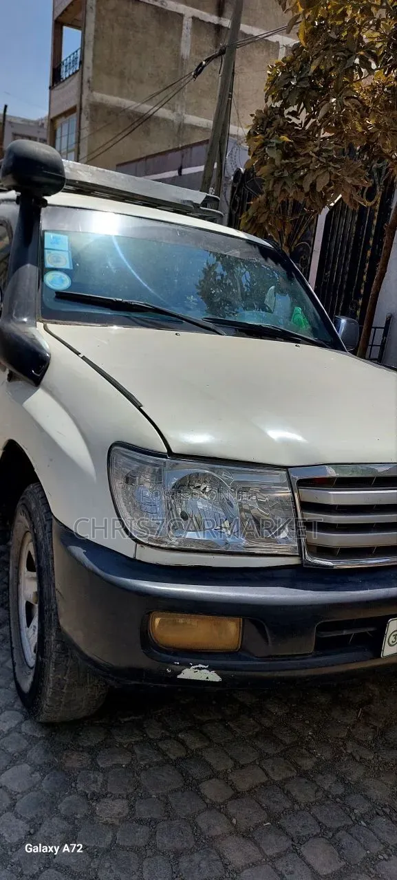 Toyota Land Cruiser 2006 White