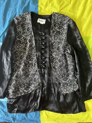 Women's Slightly Used Blouse (L)