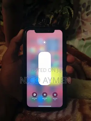 Apple iPhone XR 64 GB White