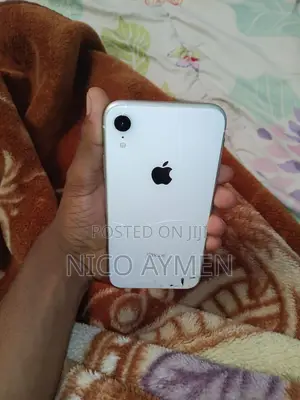 Apple iPhone XR 64 GB White