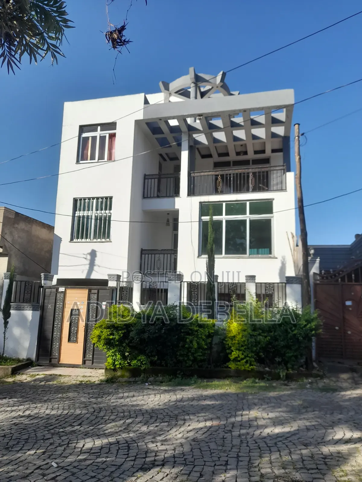 11bdrm House in Gelan, Akaky Kaliti for sale