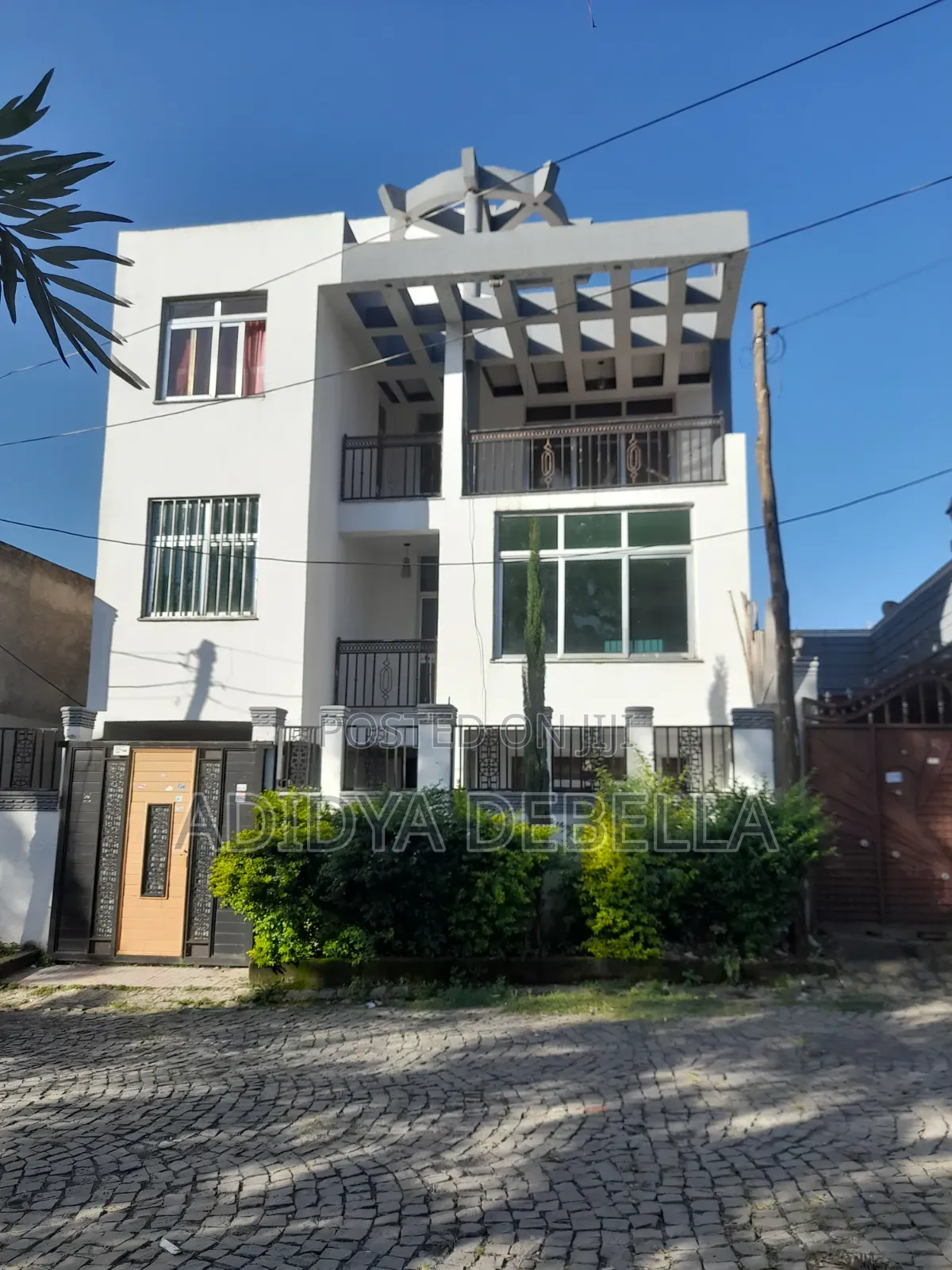 11bdrm House in Gelan, Akaky Kaliti for sale