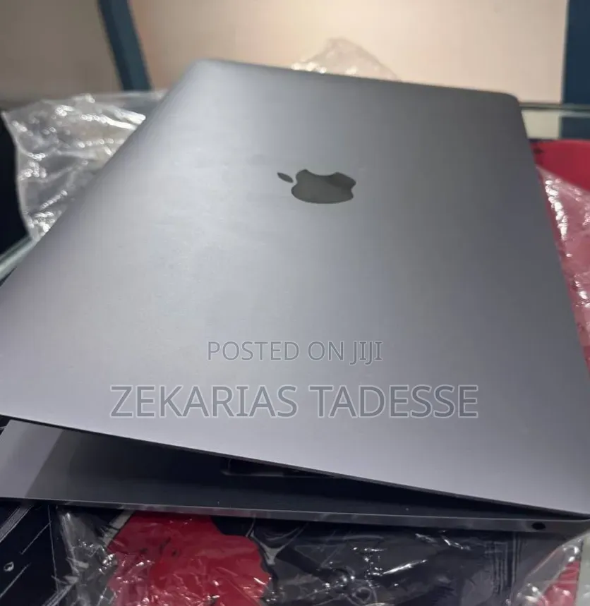 New Laptop Apple MacBook Air 8GB Apple M1 SSD 256GB