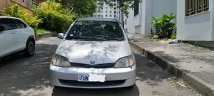 Toyota Platz 2001