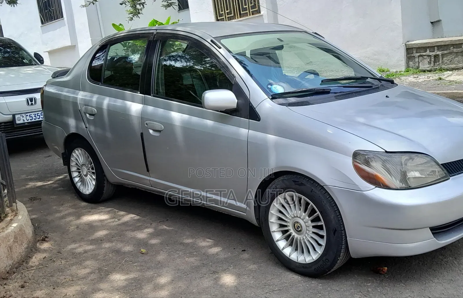Toyota Platz 2001