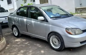 Toyota Platz 2001