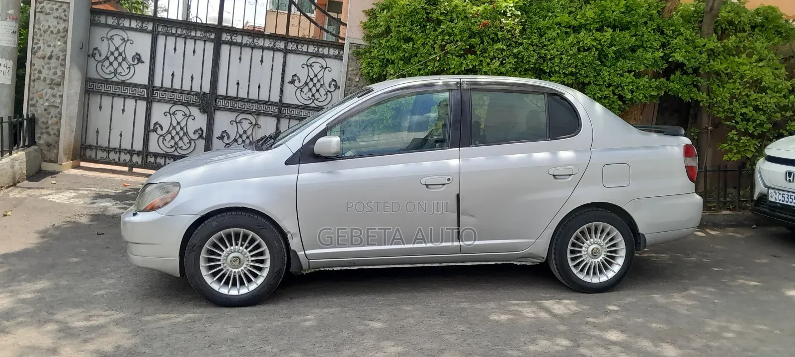 Toyota Platz 2001