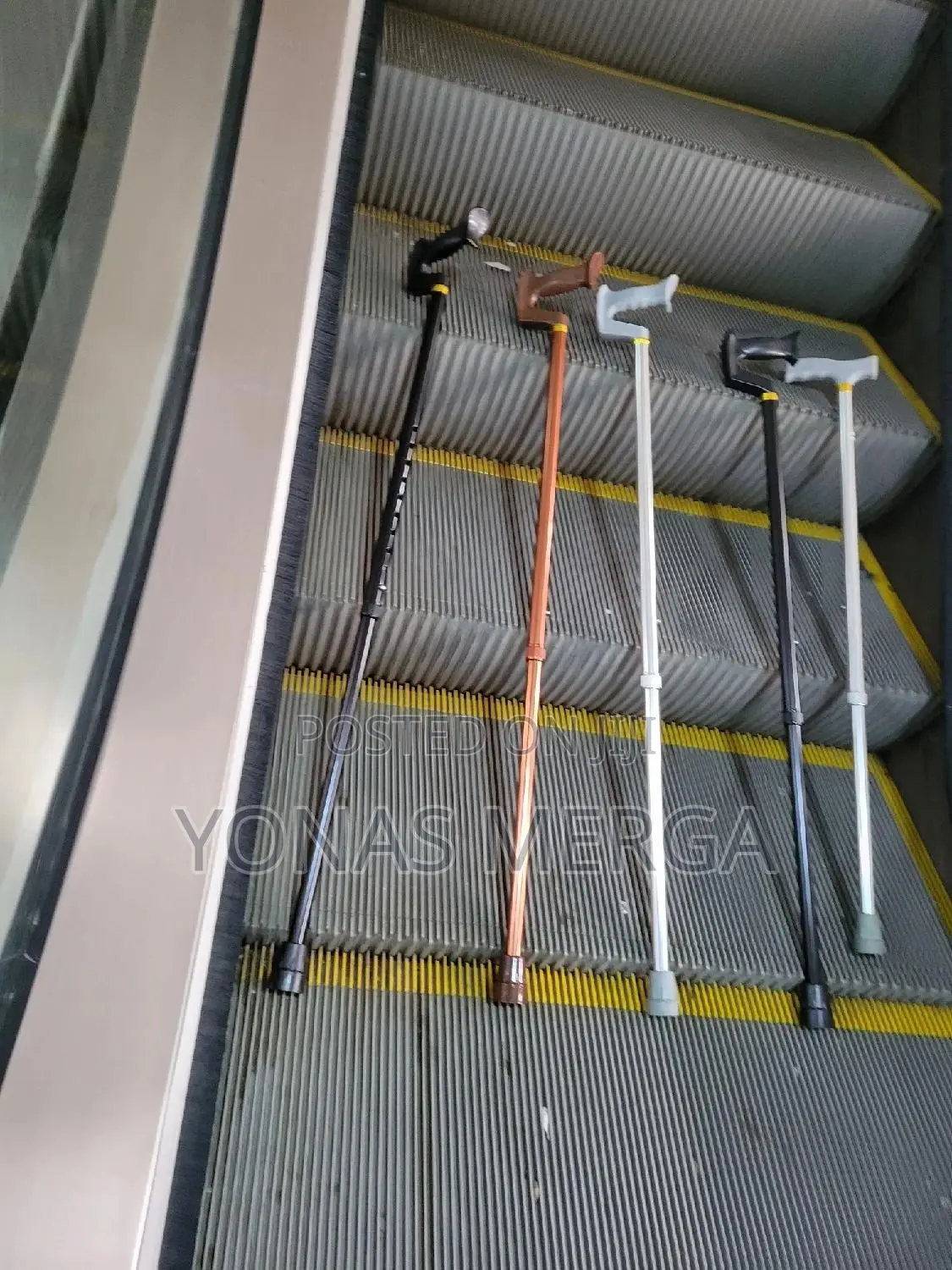 Adjustable Aluminum Walking Cane可泵 Length in Precise 1 Inch Increments