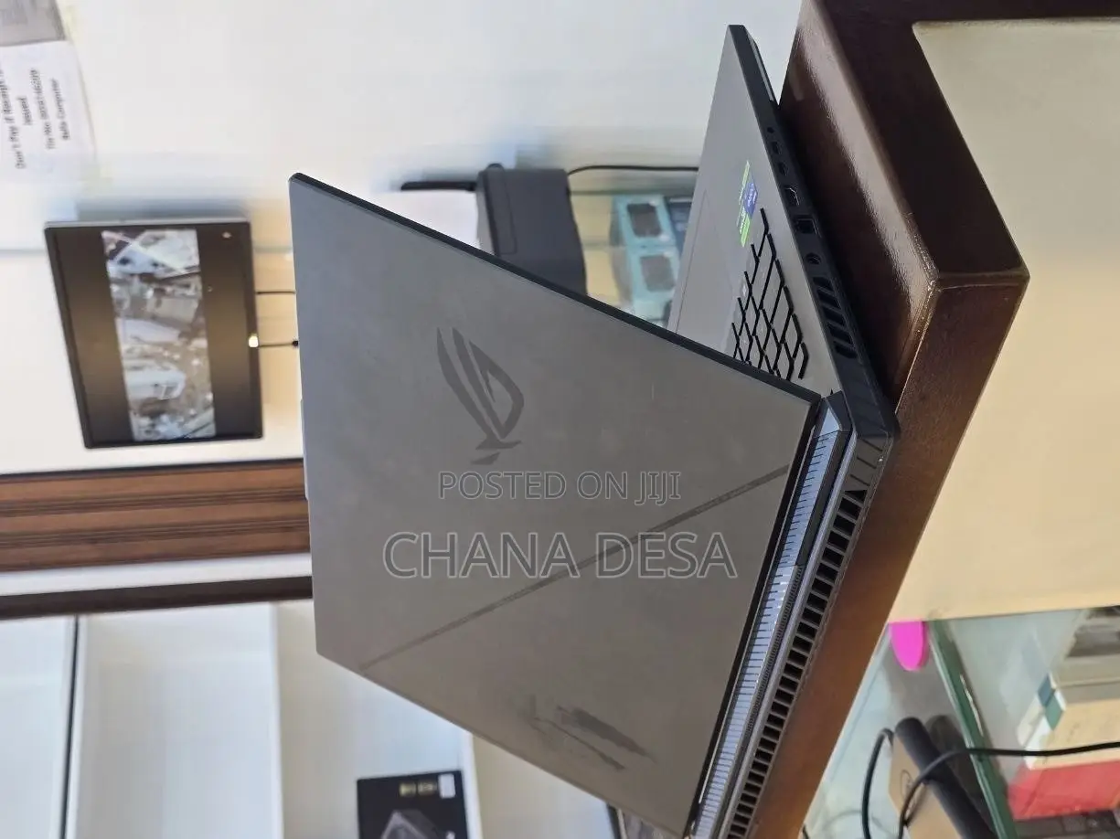 New Laptop Asus ROG Strix G18 16GB Intel Core i9 SSD 1T