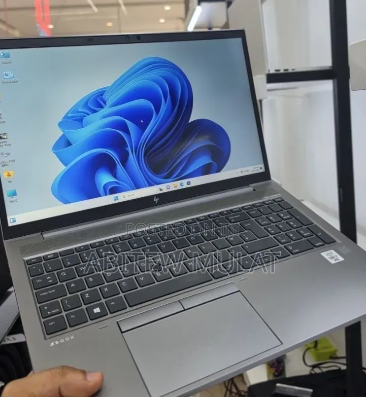 New Laptop HP ZBook 15 16GB Intel Core i7 SSD 512GB