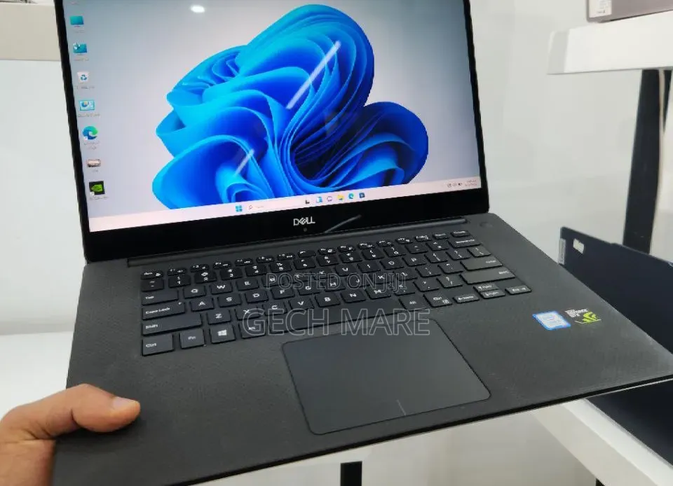 New Laptop Dell XPS 15 16GB Intel Core i7 SSD 512GB