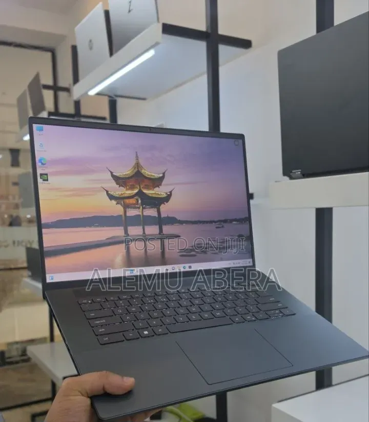 New Laptop Dell Inspiron 15 16GB Intel Core i7 SSD 512GB