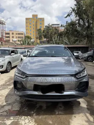 BYD E2 43 kWh 94 hp FWD 2024 Silver