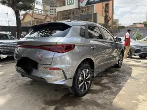 BYD E2 43 kWh 94 hp FWD 2024 Silver