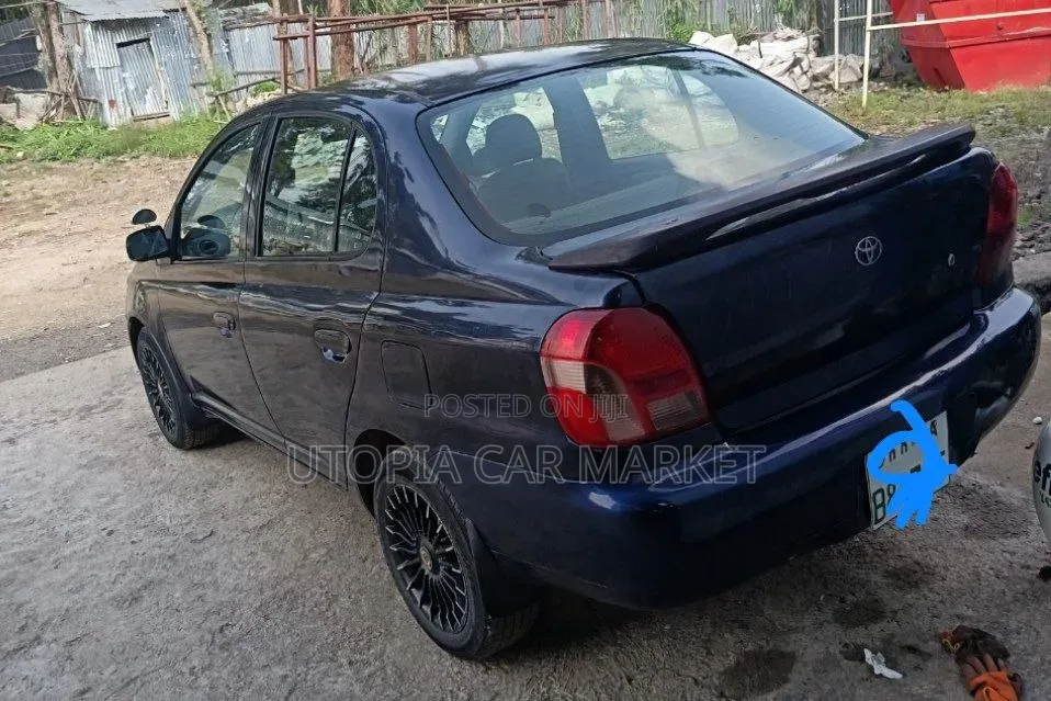Toyota Platz 2001