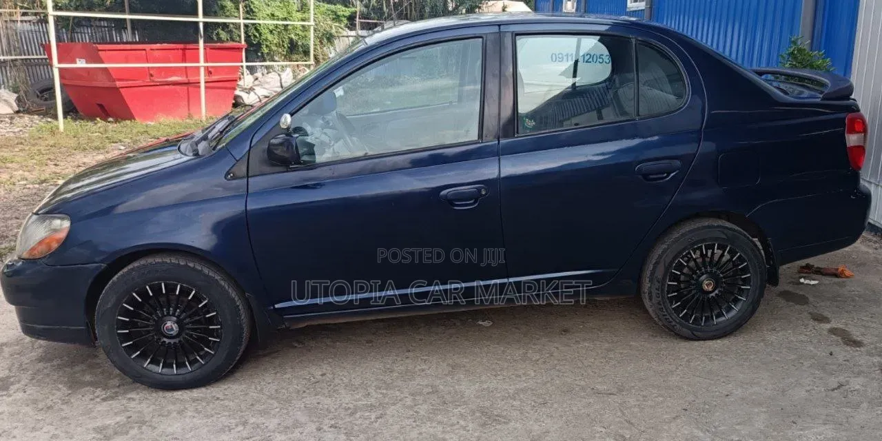 Toyota Platz 2001
