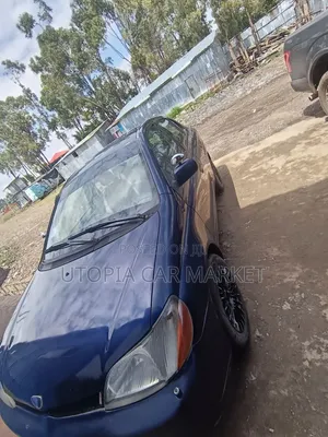 Toyota Platz 2001