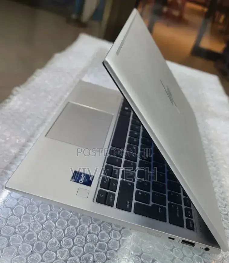 New Laptop HP EliteBook 830 G9 16GB Intel Core i5 SSD 512GB