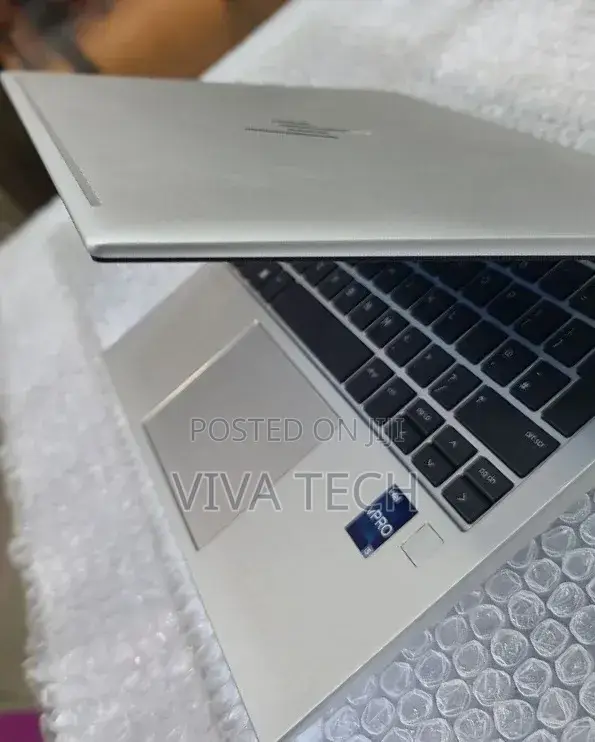 New Laptop HP EliteBook 830 G9 16GB Intel Core i5 SSD 512GB
