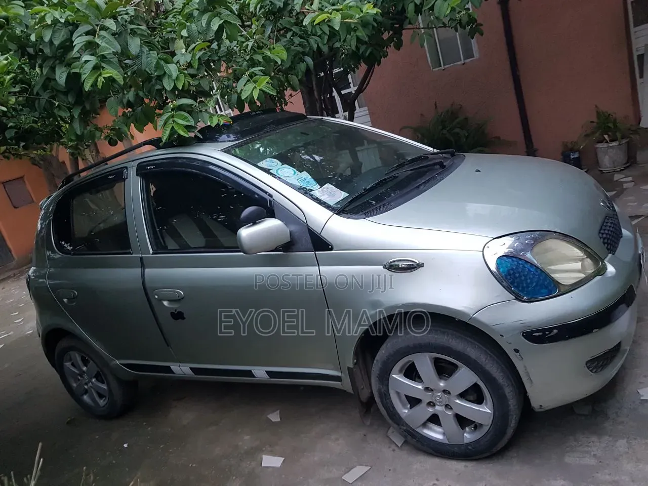 Toyota Vitz 2002 Gold
