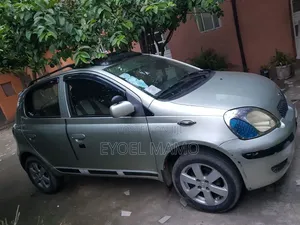 Toyota Vitz 2002 Gold