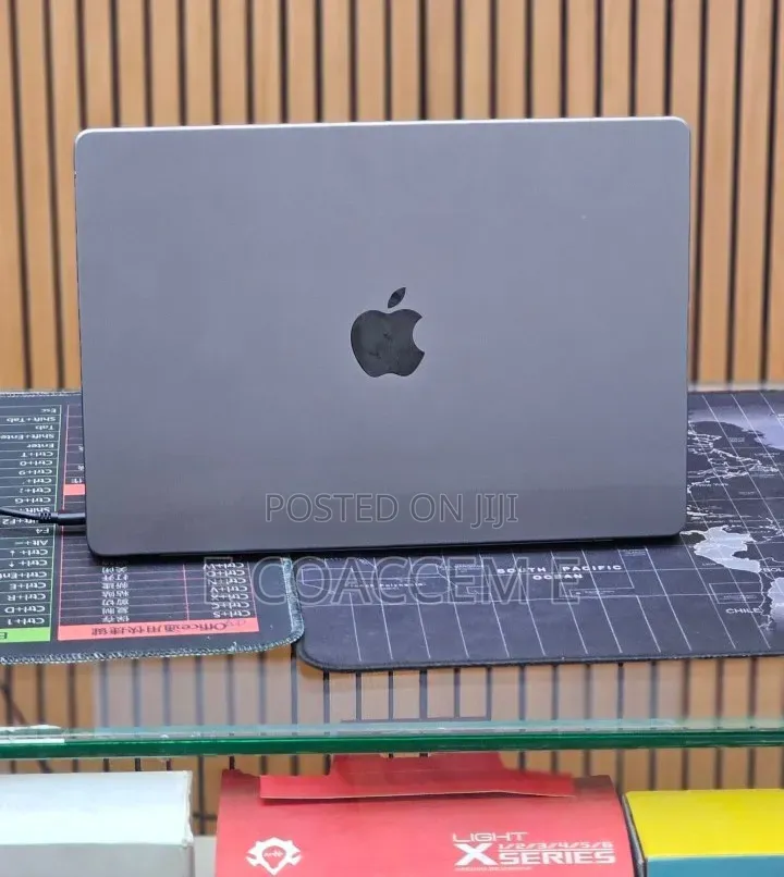 New Laptop Apple MacBook 16GB SSD 512GB