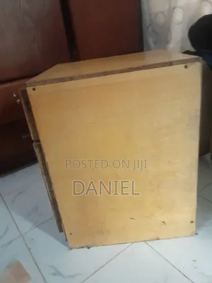 የእንጨት ካቢኔ/ዋርድሮብ ለሽያጭ