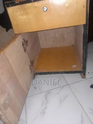 የእንጨት ካቢኔ/ዋርድሮብ ለሽያጭ