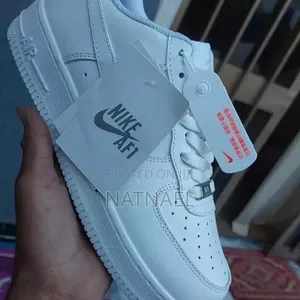 White NIkE AIR FORCE