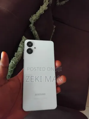Samsung Galaxy A06 128 GB Gray