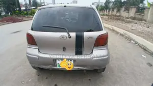 Toyota Vitz 2003 Silver
