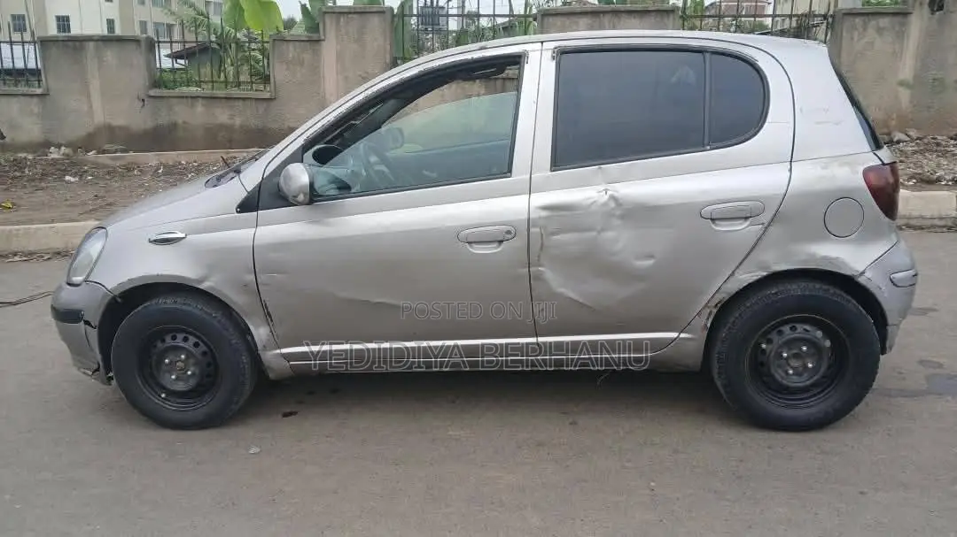 Toyota Vitz 2003 Silver