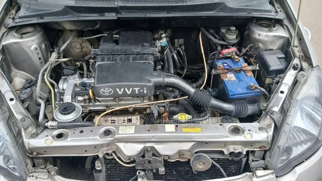 Toyota Vitz 2003 Silver