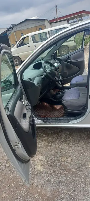 New Toyota Vitz 2004 Silver