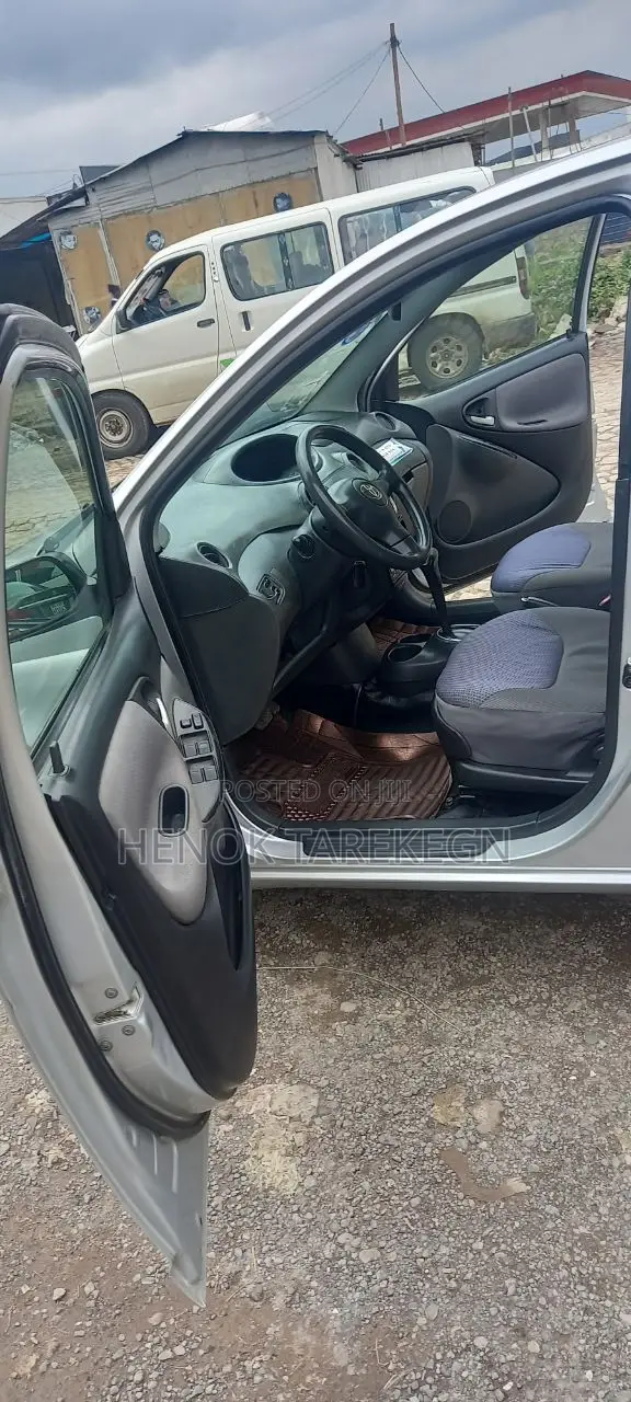 New Toyota Vitz 2004 Silver