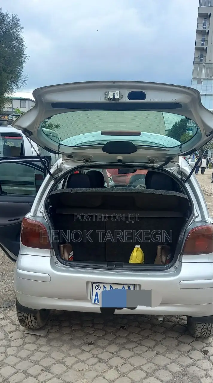 New Toyota Vitz 2004 Silver