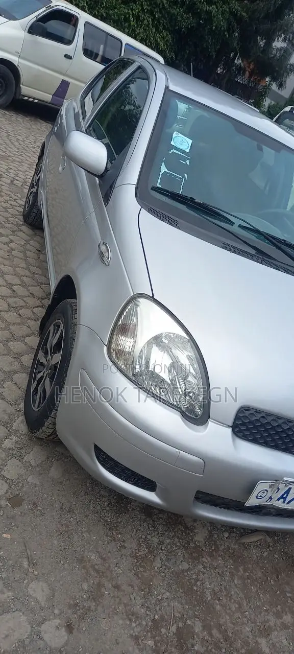 New Toyota Vitz 2004 Silver