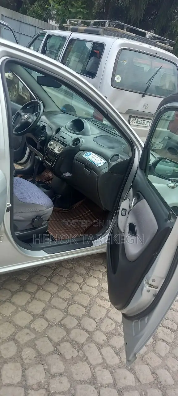 New Toyota Vitz 2004 Silver
