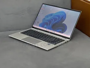 New Laptop HP EliteBook 1040 G8 16GB Intel Core i7 SSD 512GB
