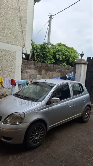 Toyota Vitz 2004 Silver