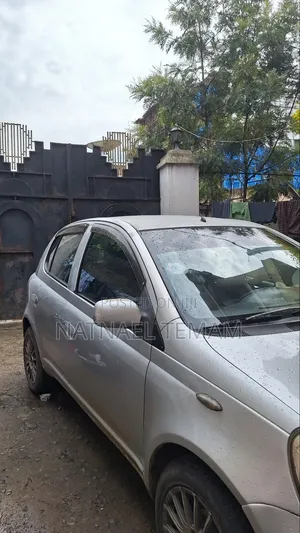 Toyota Vitz 2004 Silver