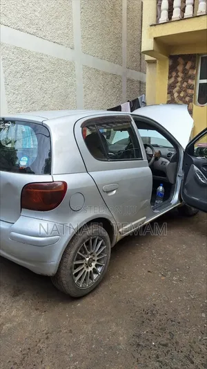 Toyota Vitz 2004 Silver
