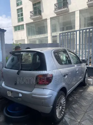 Toyota Vitz 2002 Silver