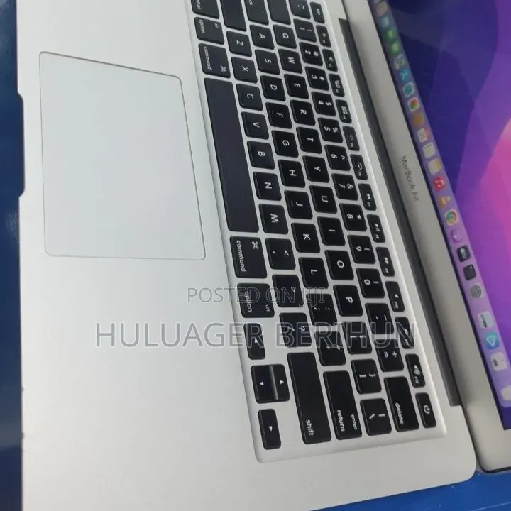 New Laptop Apple MacBook Air 2017 8GB Intel Core i7 SSD 128GB