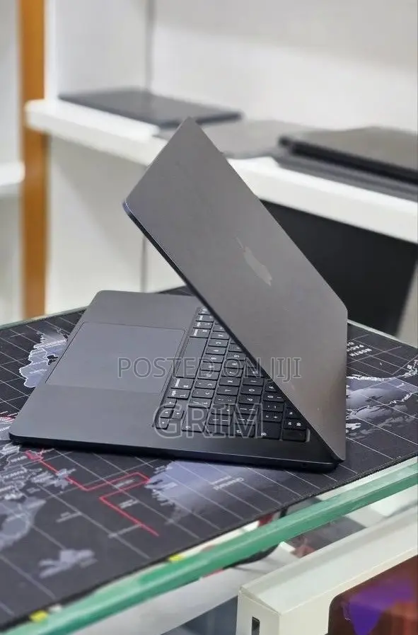 New Laptop Apple MacBook Air 2025 M4 16GB Apple M4 SSD 256GB